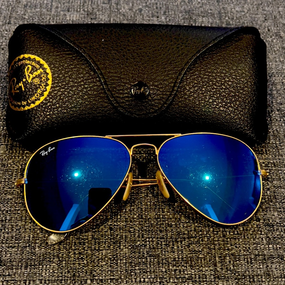 Ray-Ban aviator style 3025 blue reflective lenses.